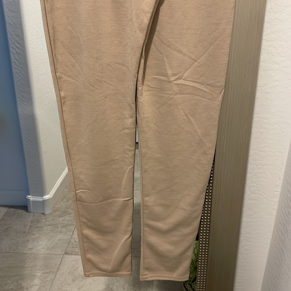 Brand new two piece set Beige color Size Medium - Picture 7 of 8